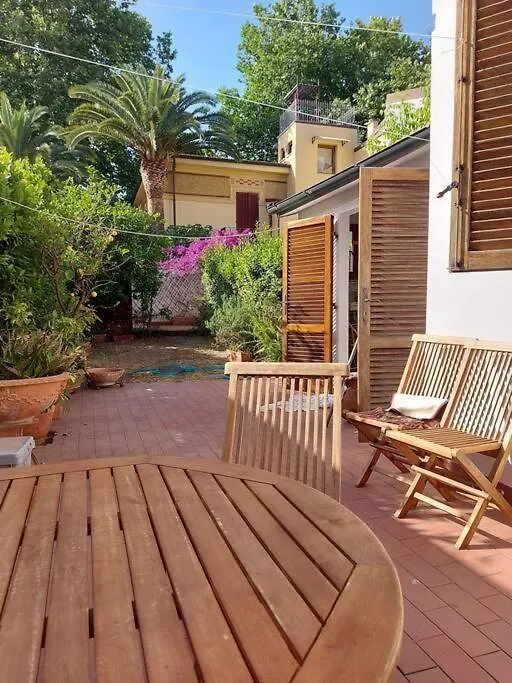 Lovely 5 Bedrooms Viareggina, With Garden Viareggio