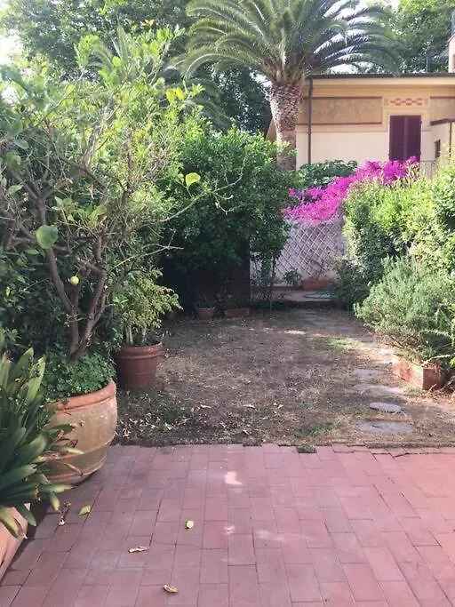 Lovely 5 Bedrooms Viareggina, With Garden Viareggio Apartment